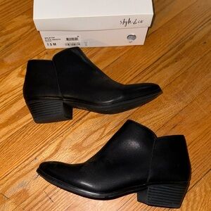 Style & co booties 7.5